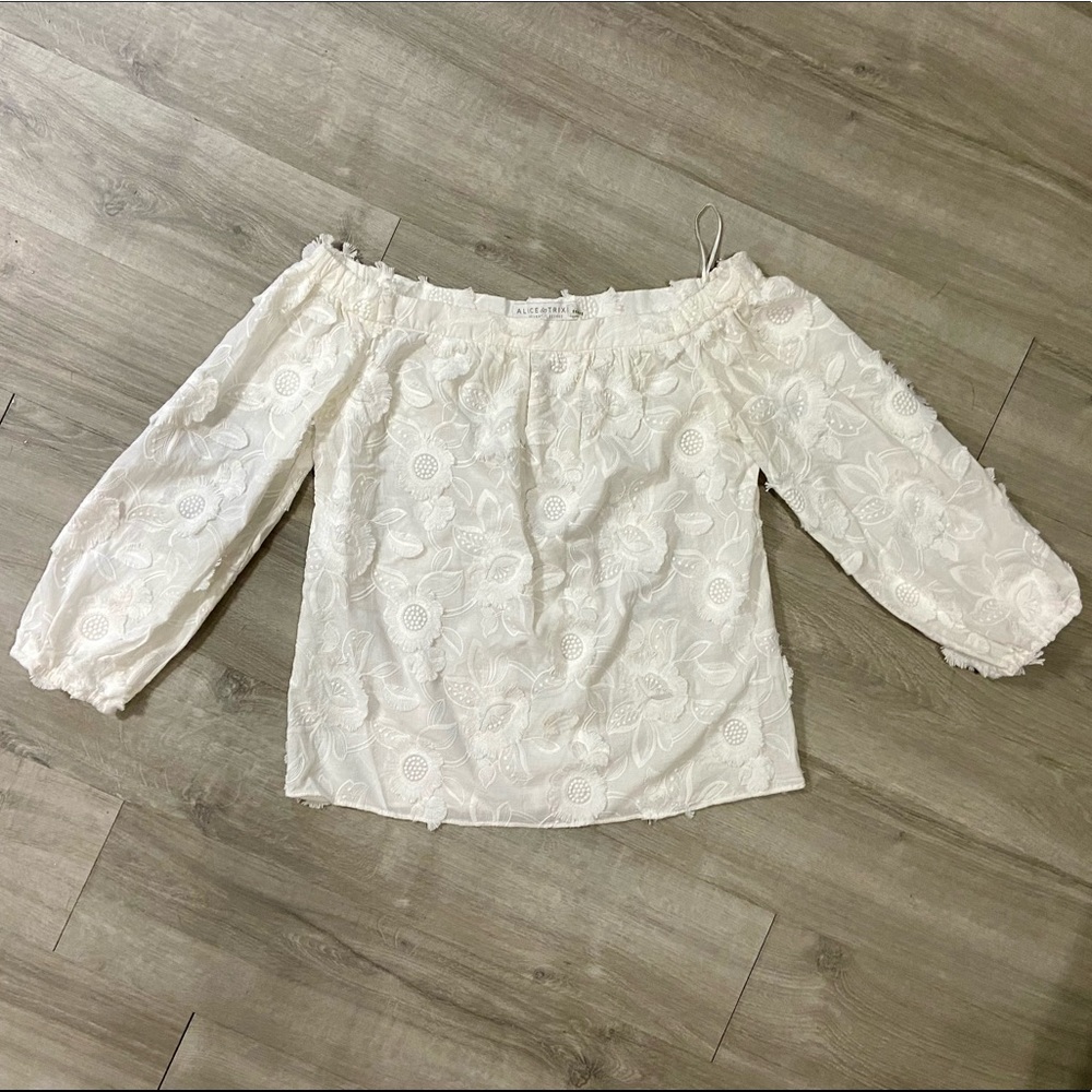 Alice & Trixie | White Off Shoulder Top